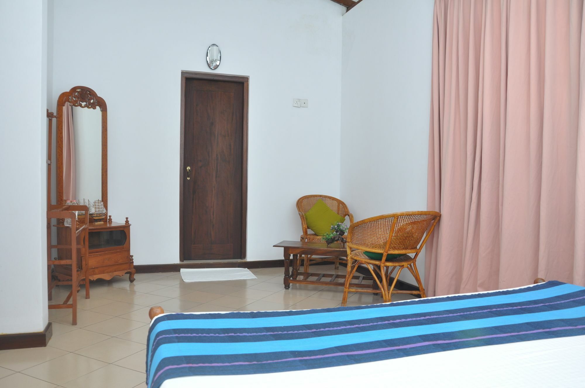 Shakuna Villa Хиккадува Экстерьер фото
